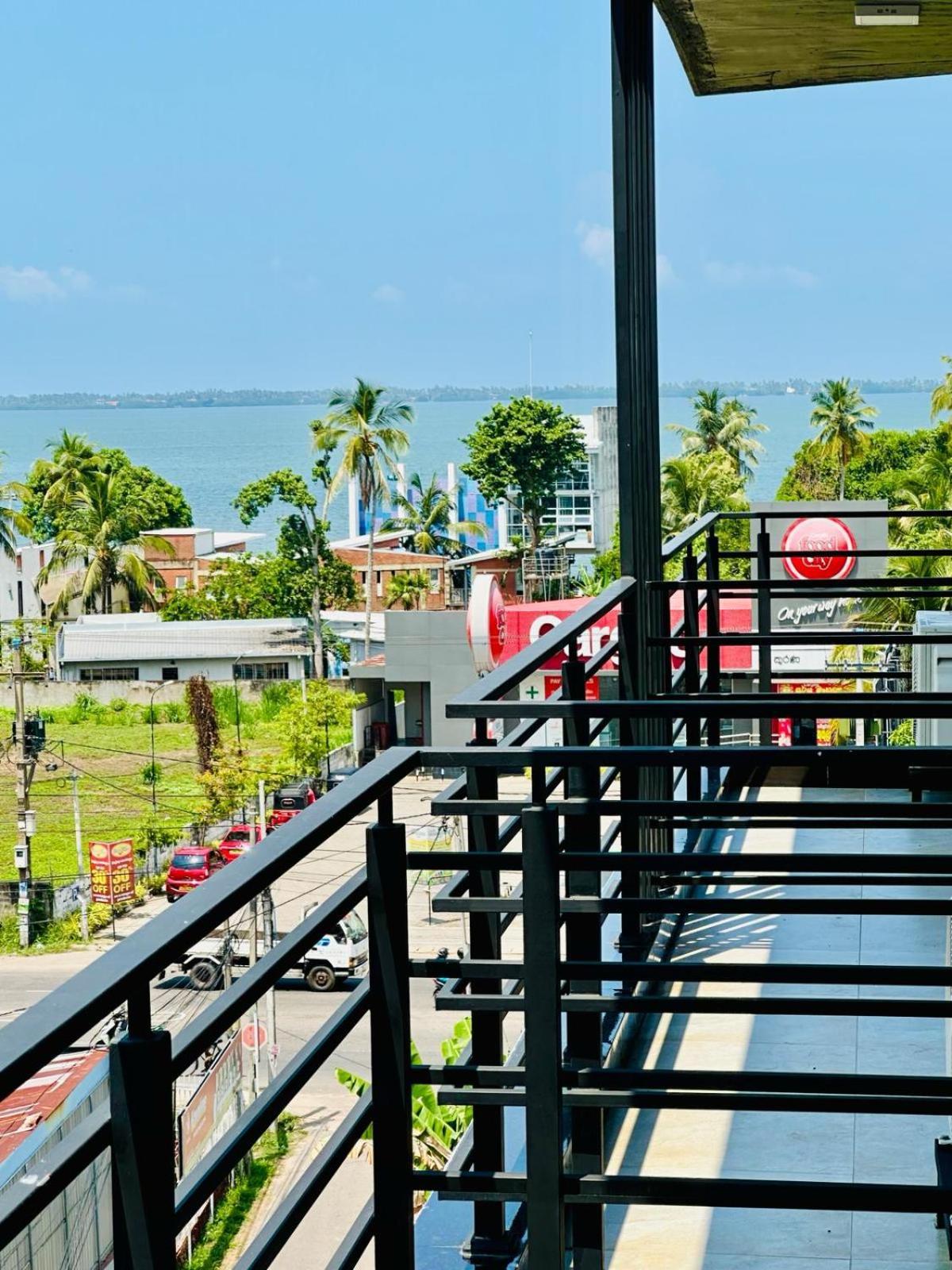 Limeshine - Airport Transit Hotels & Residences Katunayaka Exterior foto
